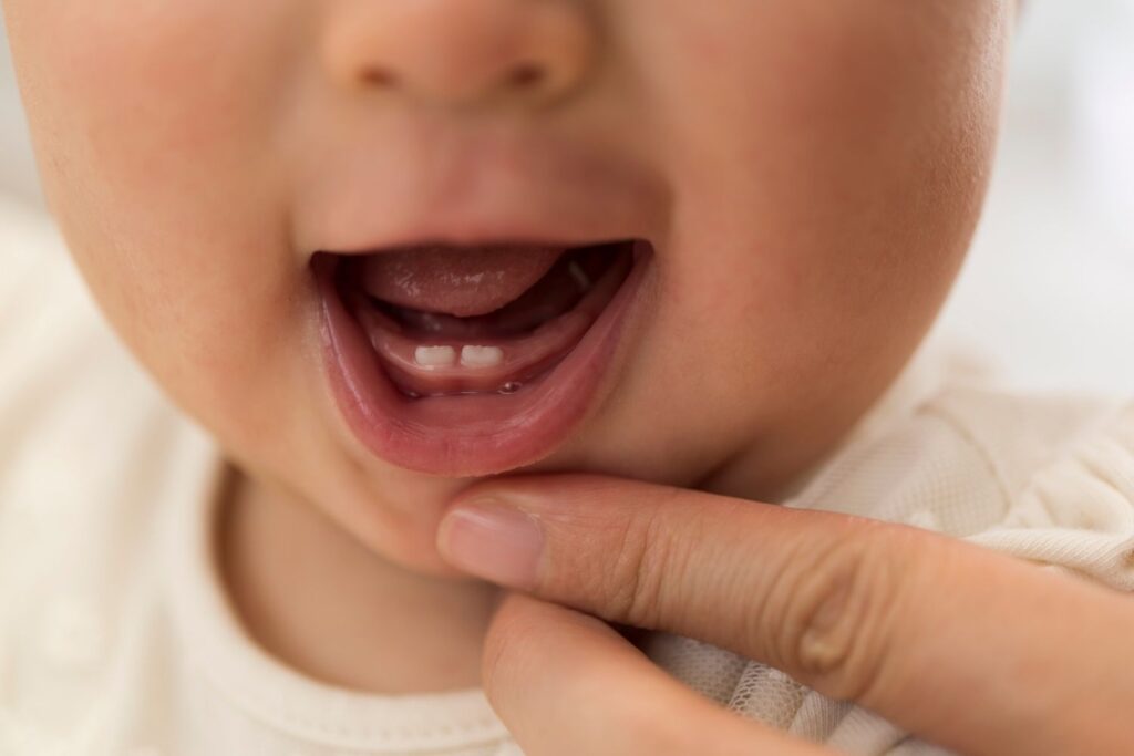infant’s new teeth